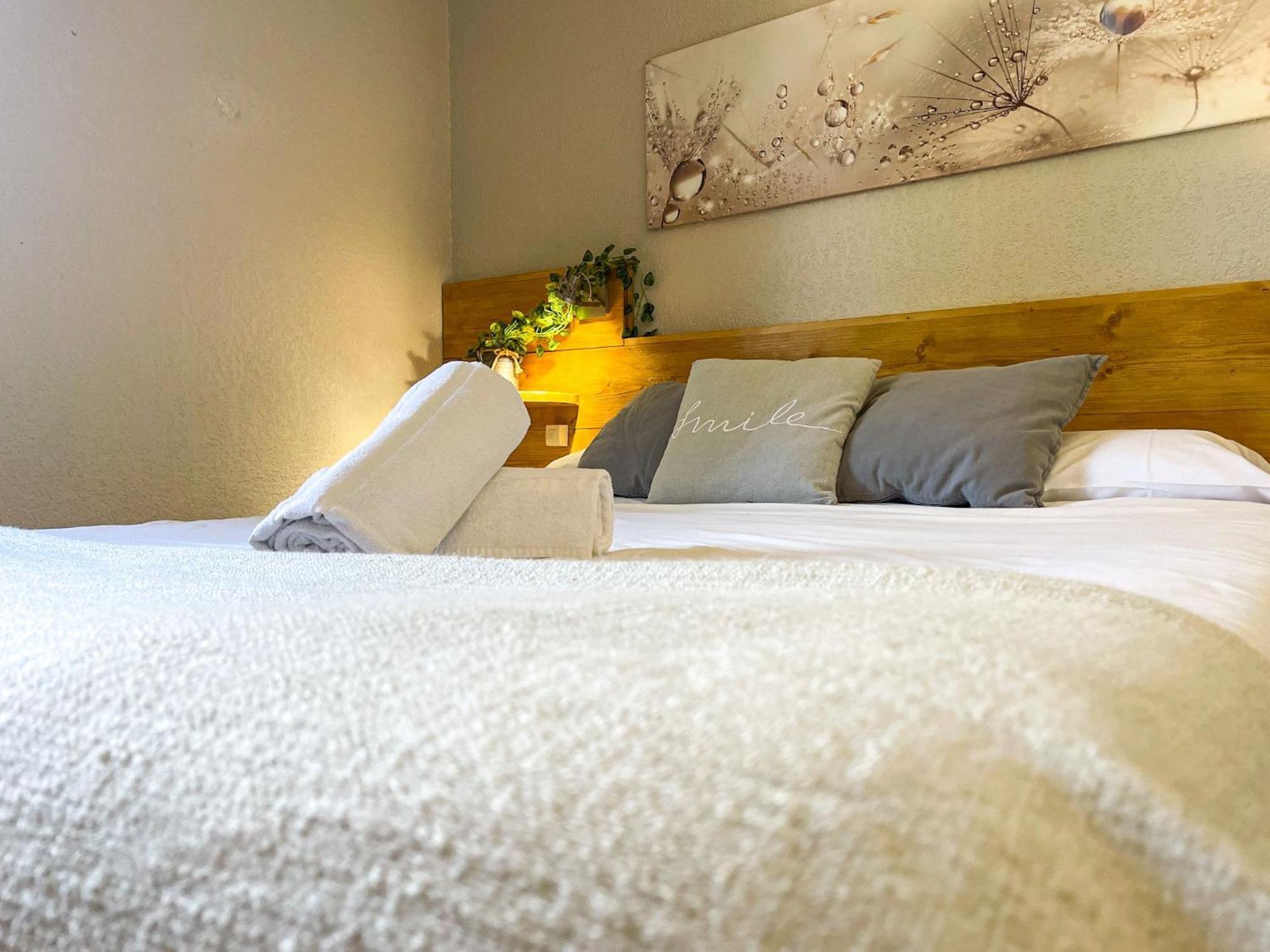 Apartamento Ideal Para Parejas En Enveitg Luaran gambar