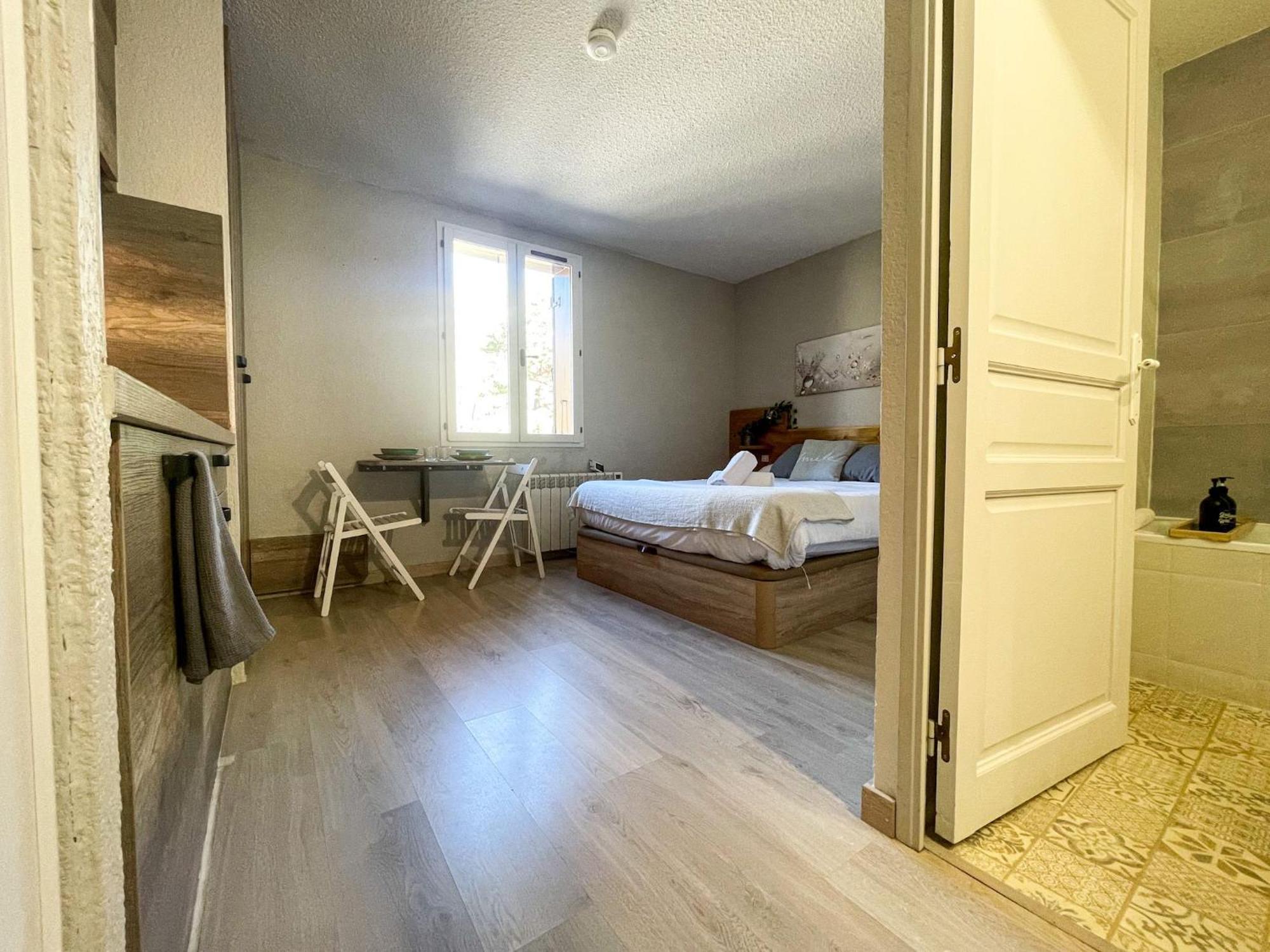 Apartamento Ideal Para Parejas En Enveitg Luaran gambar