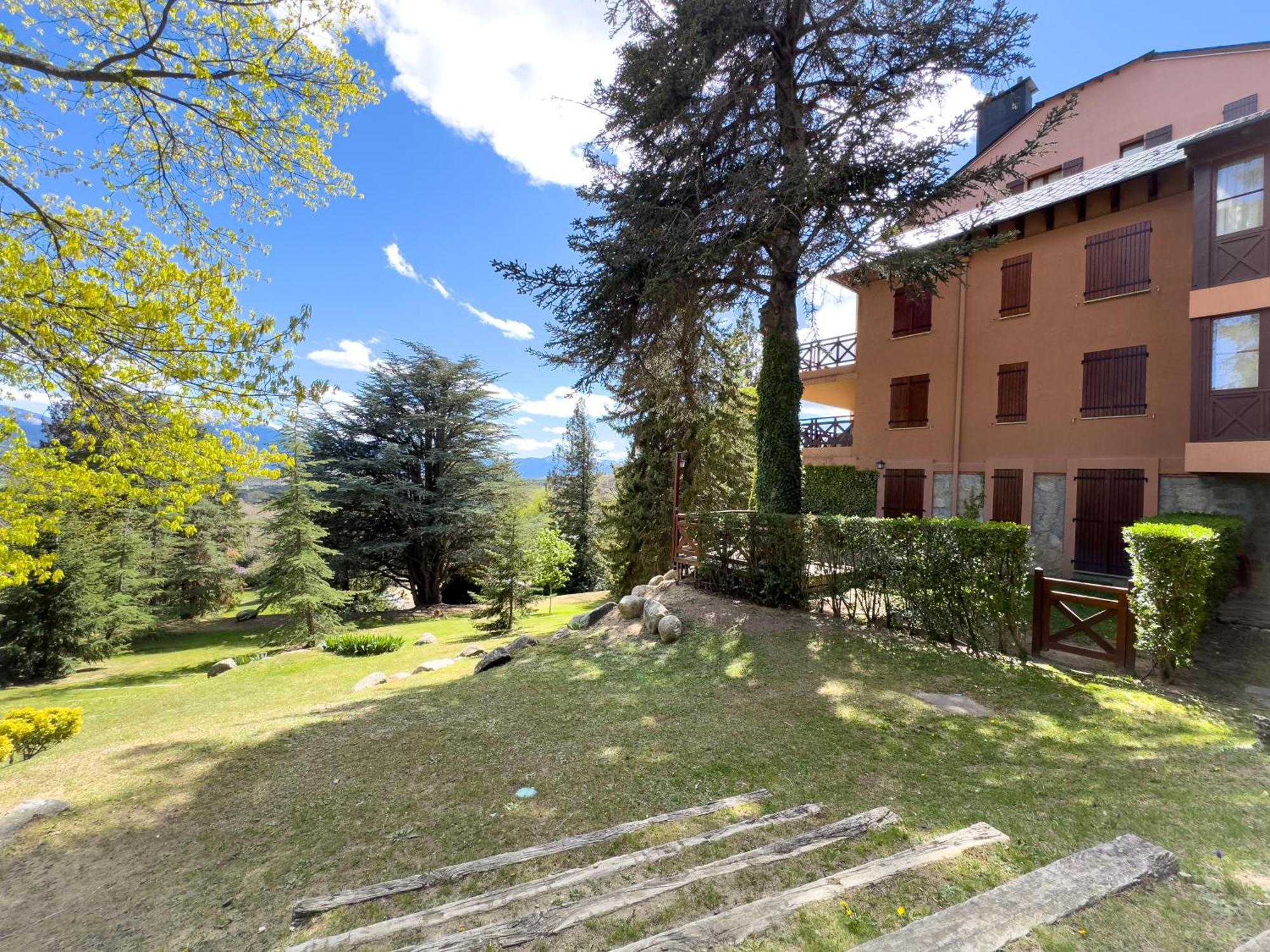 Apartamento Ideal Para Parejas En Enveitg Luaran gambar